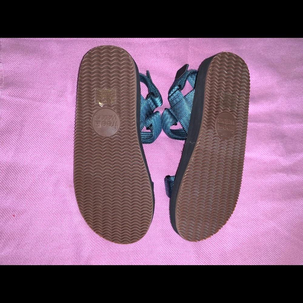 Sandals - Picture 3 of 3